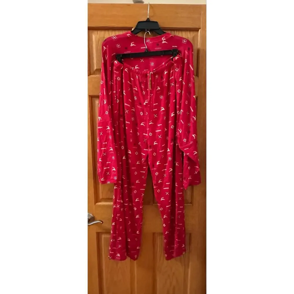 SKIMS Cranberry Vintage Deer Print Pajama Set size large (NEW WITH TAGS)